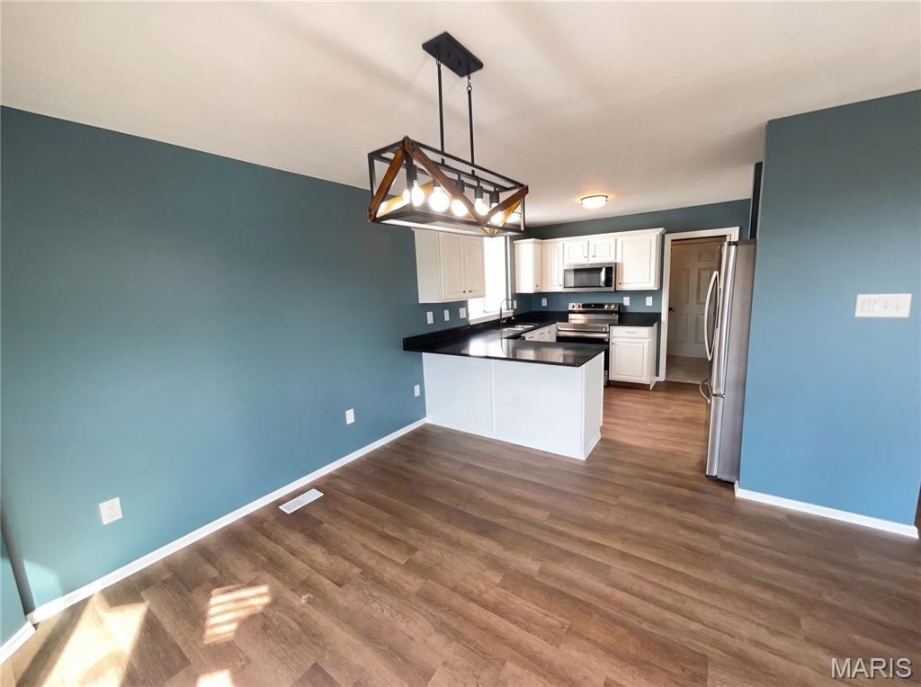 519 Steepleton Court Ballwin, MO 63021 - Photo 9 of 26