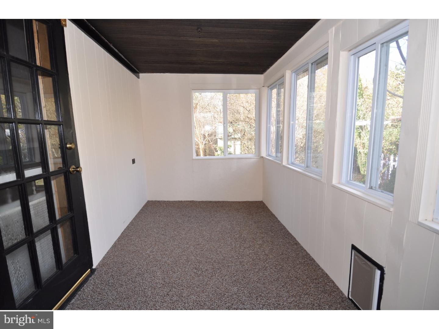 386 Mansfield Road East Columbus, NJ 08022 - Photo 14 of 24 Sun Room