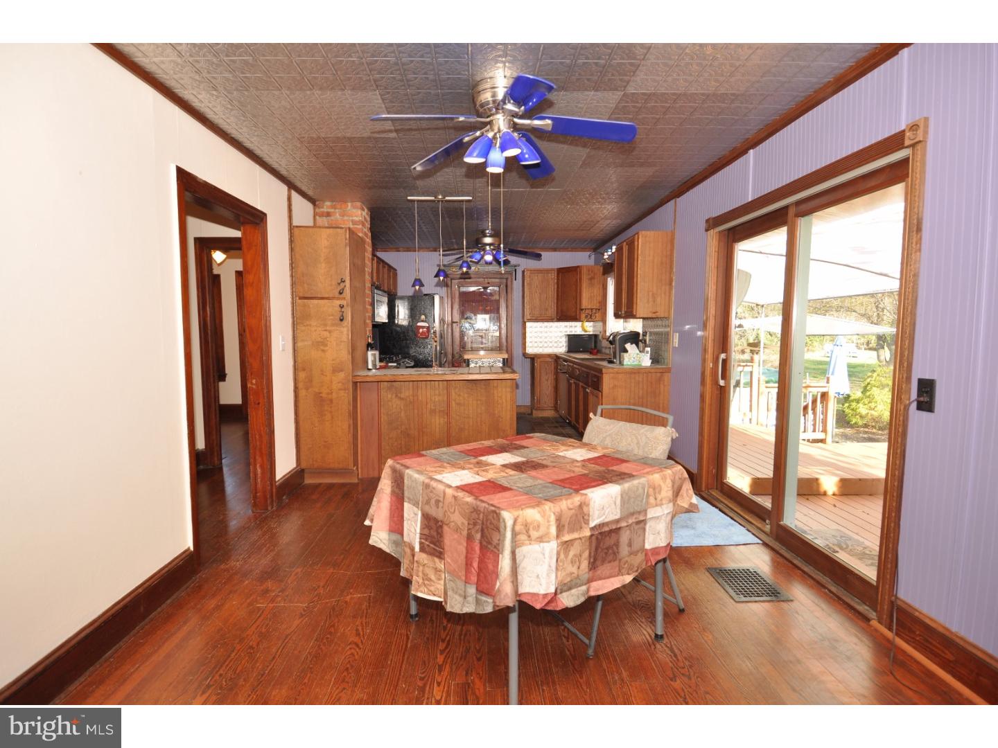 386 Mansfield Road East Columbus, NJ 08022 - Photo 4 of 24 Dining Room