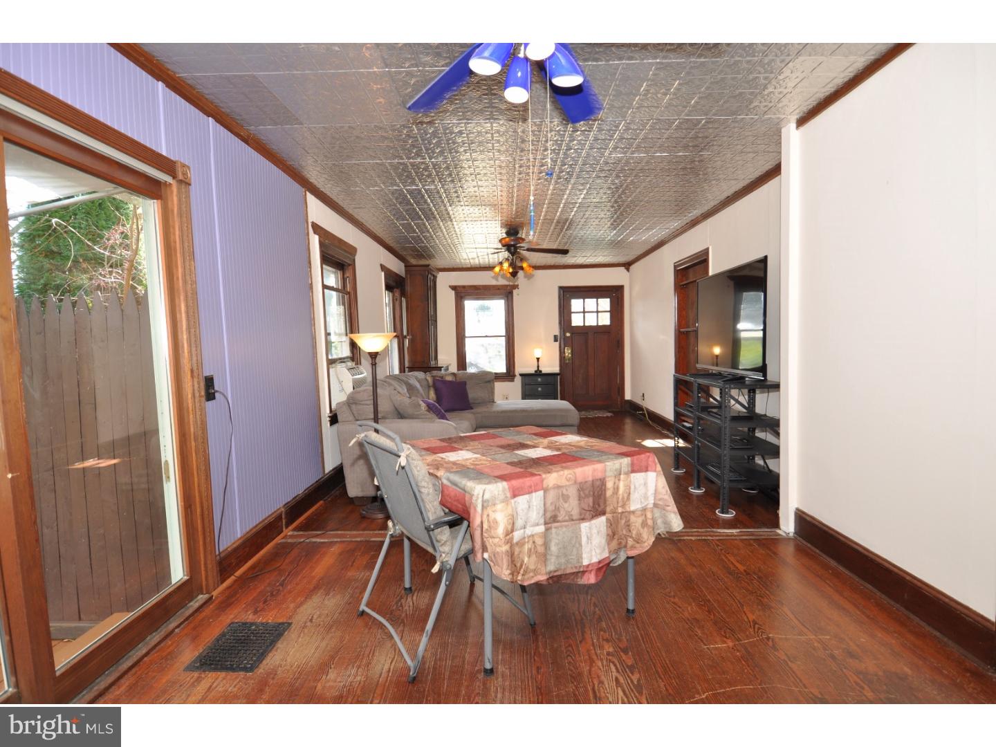386 Mansfield Road East Columbus, NJ 08022 - Photo 5 of 24 Dining Room