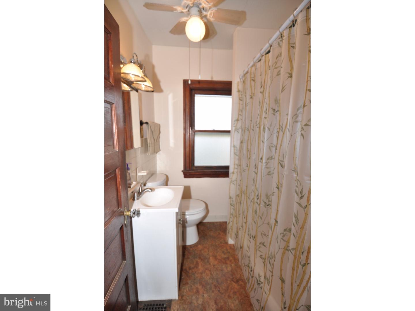 386 Mansfield Road East Columbus, NJ 08022 - Photo 9 of 24 Bathroom