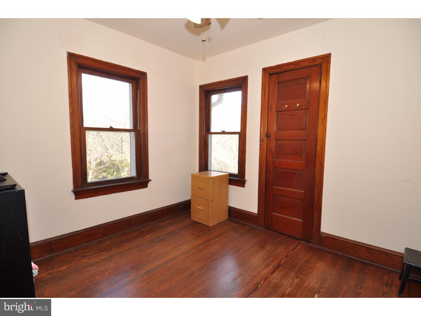 386 Mansfield Road East Columbus, NJ 08022 - Photo 10 of 24 Bedroom 2