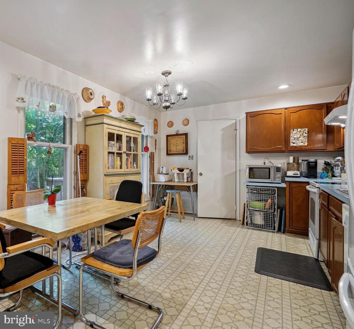 2403 Bugle Lane Reston, VA 20191 - Photo 10 of 23