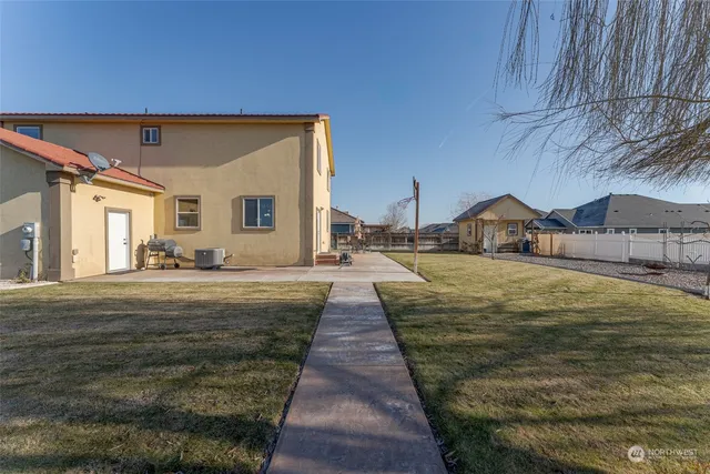 a front view of house with yard