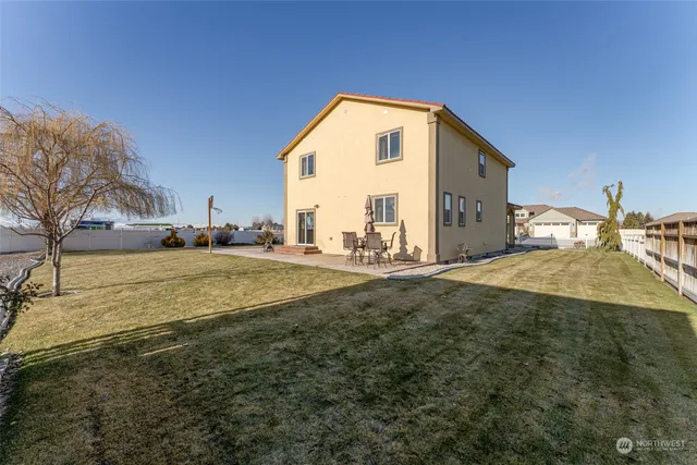 a view of backyard of house