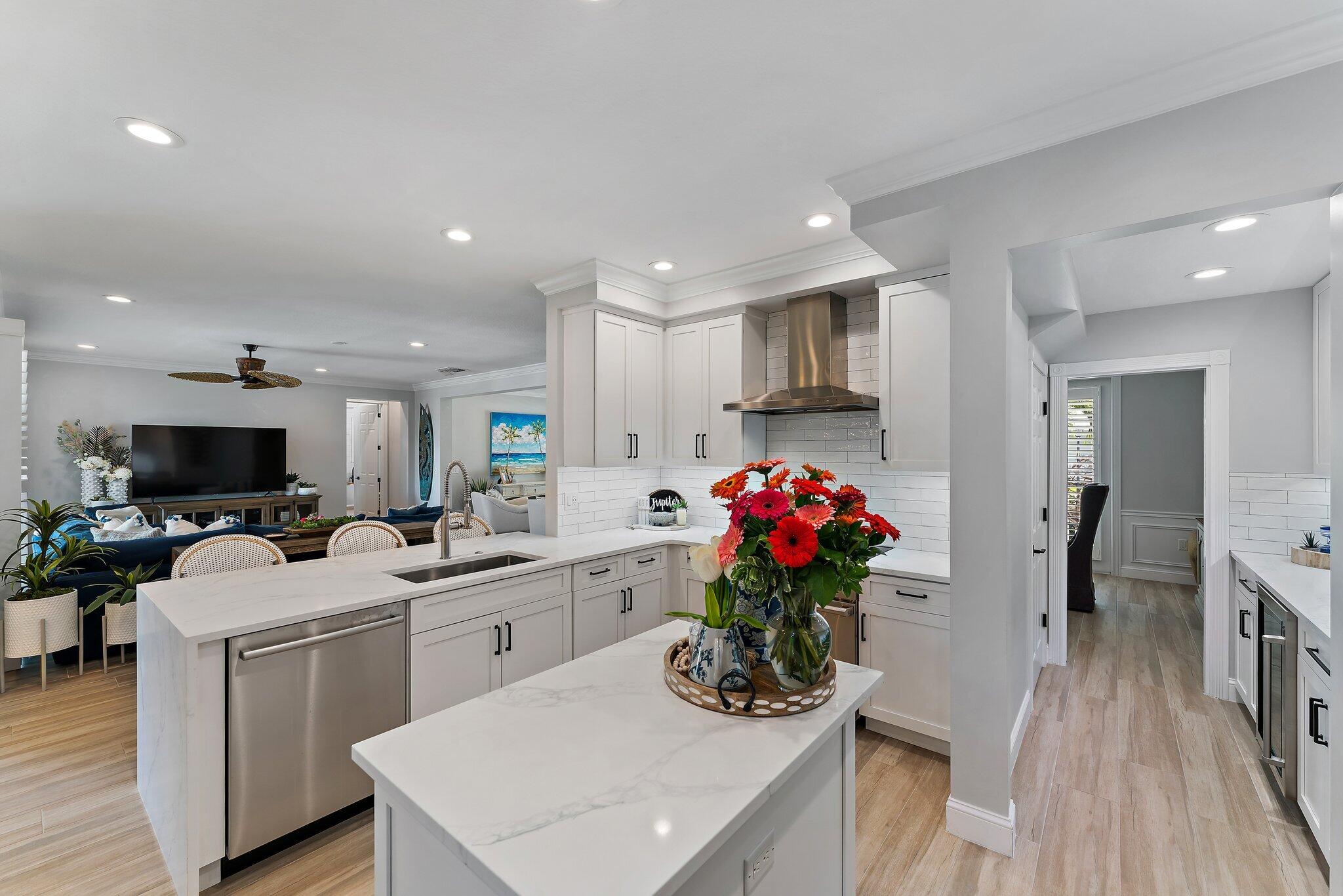 1169 Tropical Drive Jupiter, FL 33458 - Photo 24 of 113 Kitchen