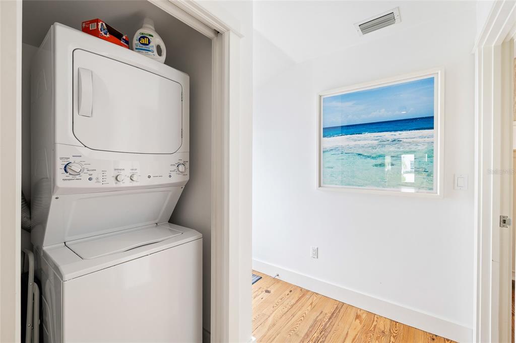 340 Palm Avenue Boca Grande, FL 33921 - Photo 20 of 38 a utility room with dryer and washer