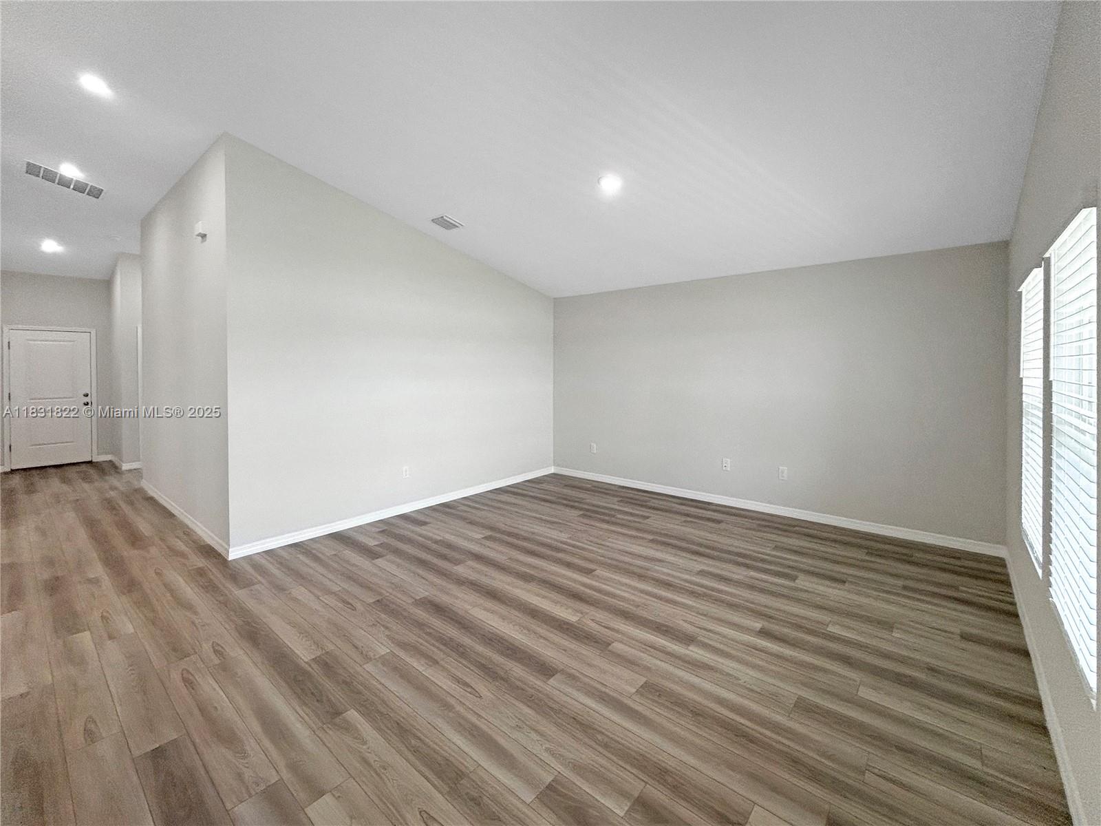 2060 Stillview Pass Zephyrhills, FL 33540 - Photo 11 of 37