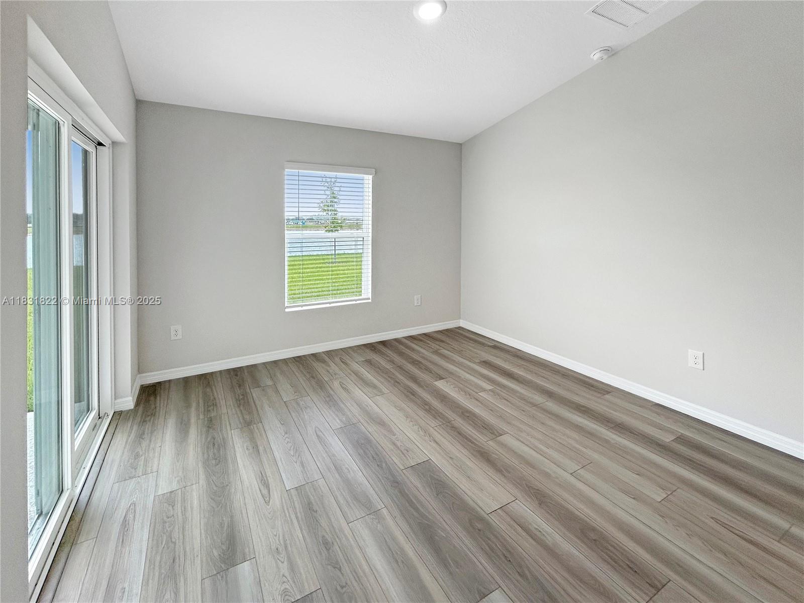 2060 Stillview Pass Zephyrhills, FL 33540 - Photo 12 of 37