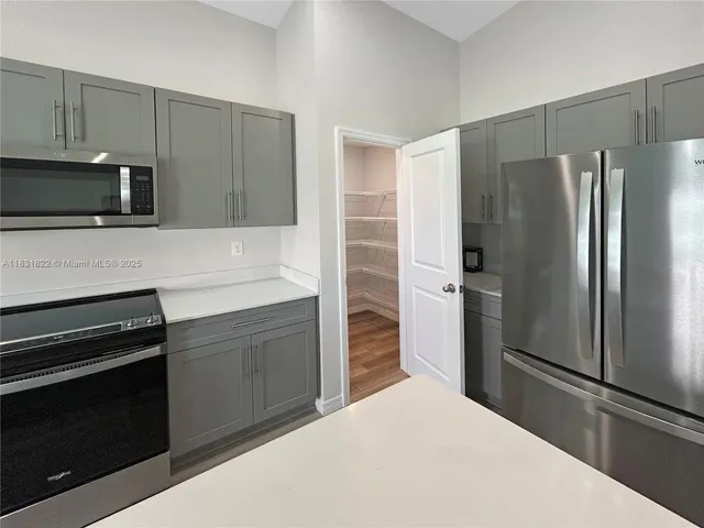 $2,300 | 2060 Stillview Pass, Zephyrhills, FL 33540