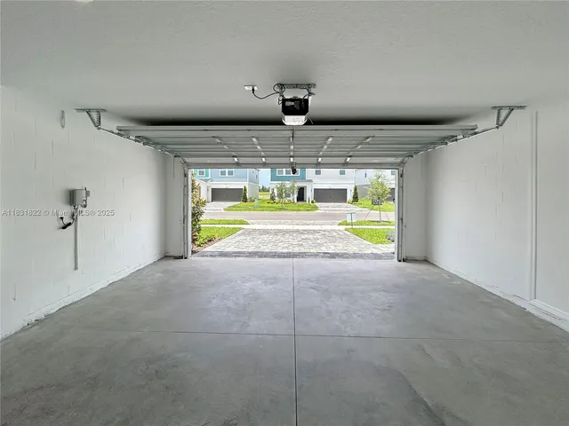 $2,300 | 2060 Stillview Pass, Zephyrhills, FL 33540