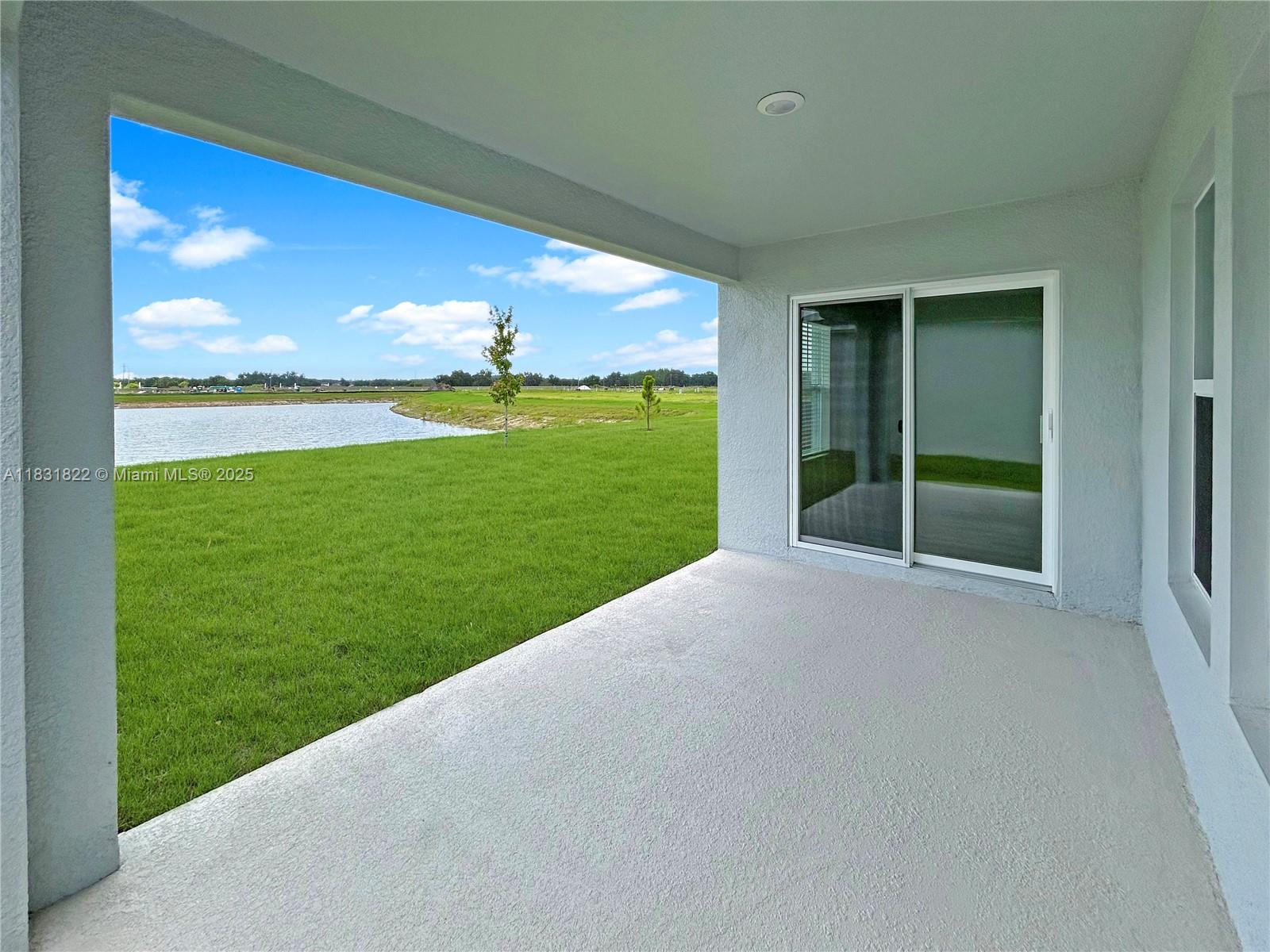 2060 Stillview Pass Zephyrhills, FL 33540 - Photo 31 of 37