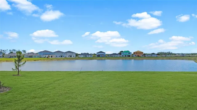 $2,300 | 2060 Stillview Pass, Zephyrhills, FL 33540