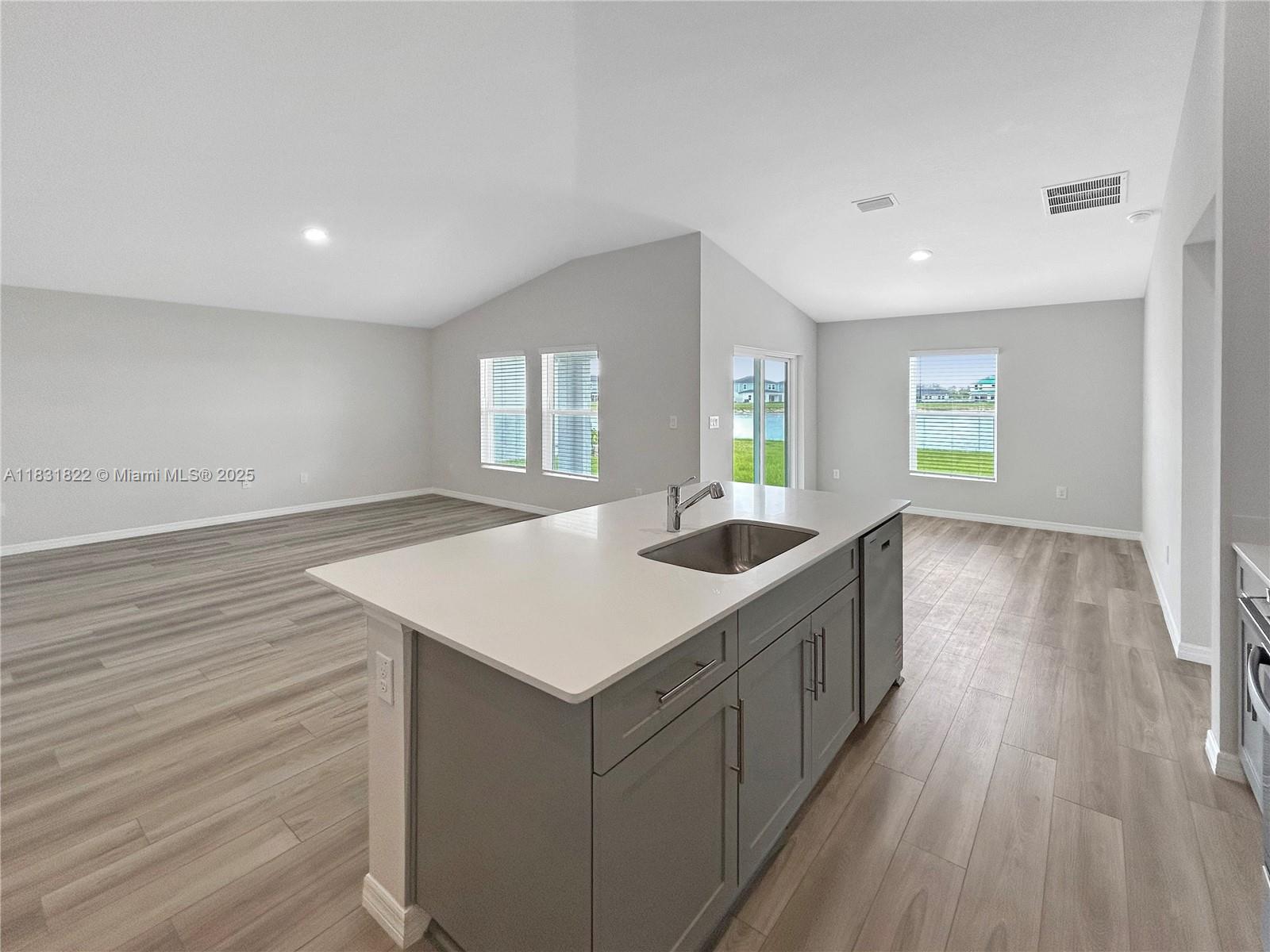 2060 Stillview Pass Zephyrhills, FL 33540 - Photo 6 of 37