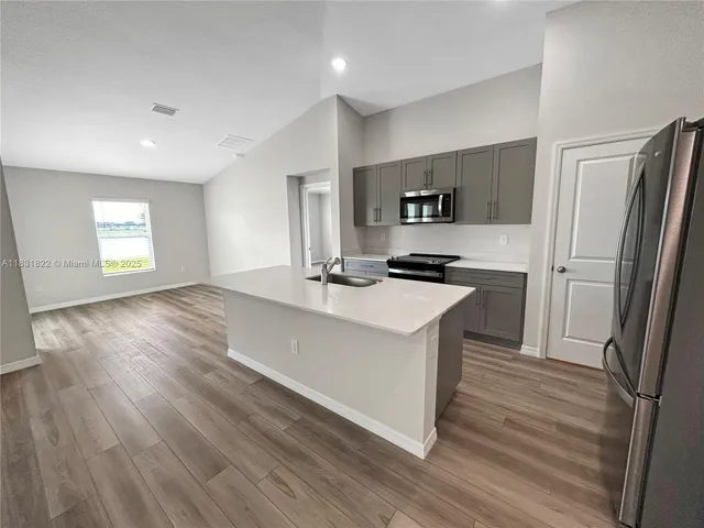 $2,300 | 2060 Stillview Pass, Zephyrhills, FL 33540