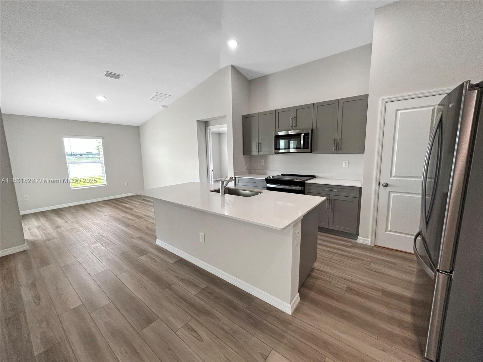 2060 Stillview Pass Zephyrhills, FL 33540 - Photo 7 of 37