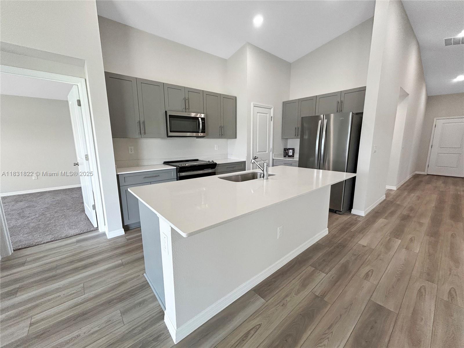 2060 Stillview Pass Zephyrhills, FL 33540 - Photo 8 of 37