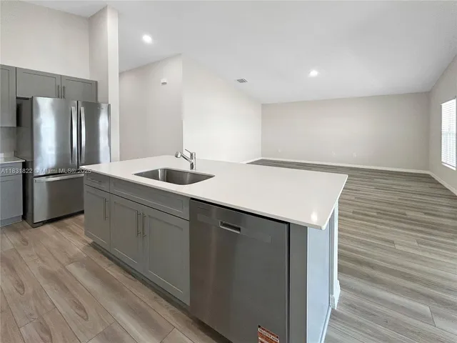 $2,300 | 2060 Stillview Pass, Zephyrhills, FL 33540