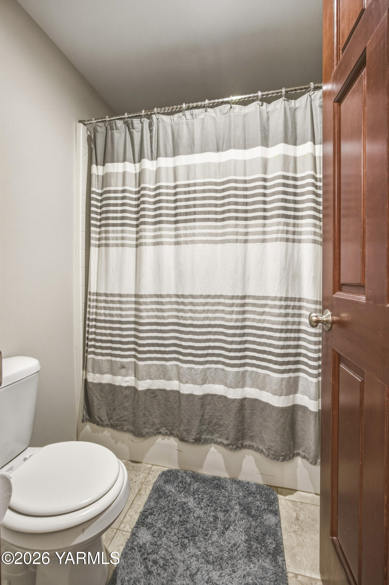 2050 Olmstead Road Grandview, WA 98930 - Photo 48 of 60 a bathroom with a sink and a toilet