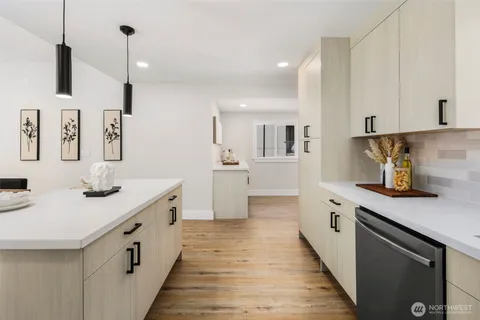 $1,129,000 | 8226 Meridian Avenue North, Seattle, WA 98103