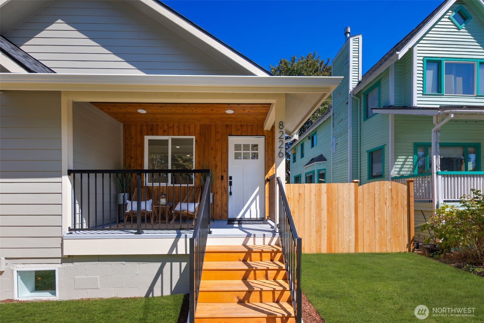 8226 Meridian Avenue North Seattle, WA 98103 - Photo 2 of 40