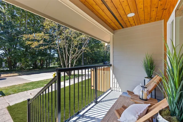 $1,129,000 | 8226 Meridian Avenue North, Seattle, WA 98103