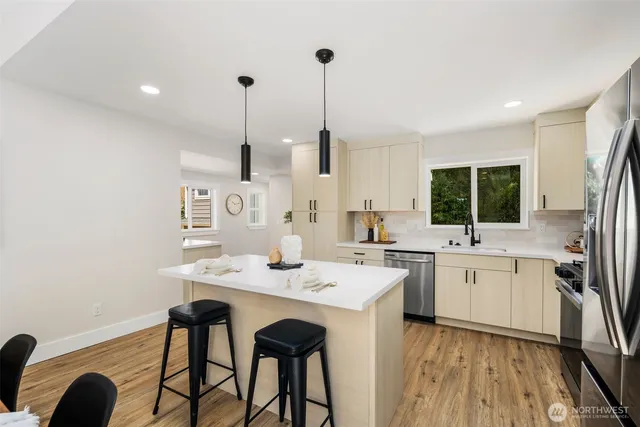 $1,129,000 | 8226 Meridian Avenue North, Seattle, WA 98103