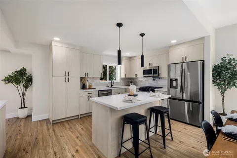 $1,129,000 | 8226 Meridian Avenue North, Seattle, WA 98103