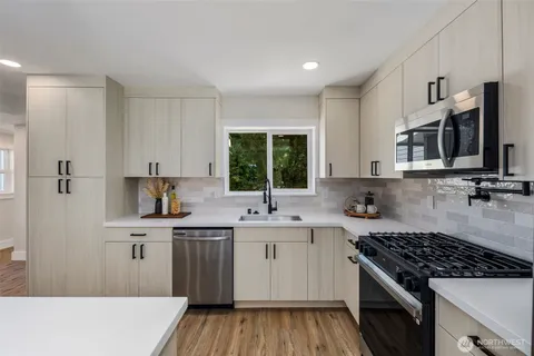 $1,129,000 | 8226 Meridian Avenue North, Seattle, WA 98103