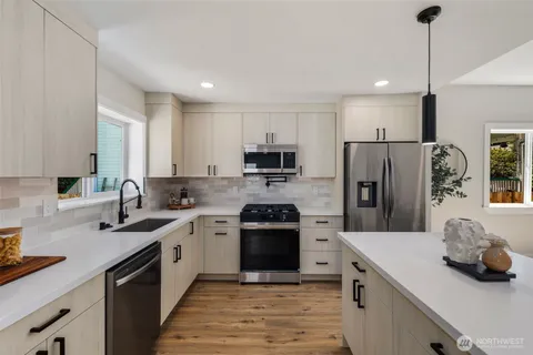 $1,129,000 | 8226 Meridian Avenue North, Seattle, WA 98103