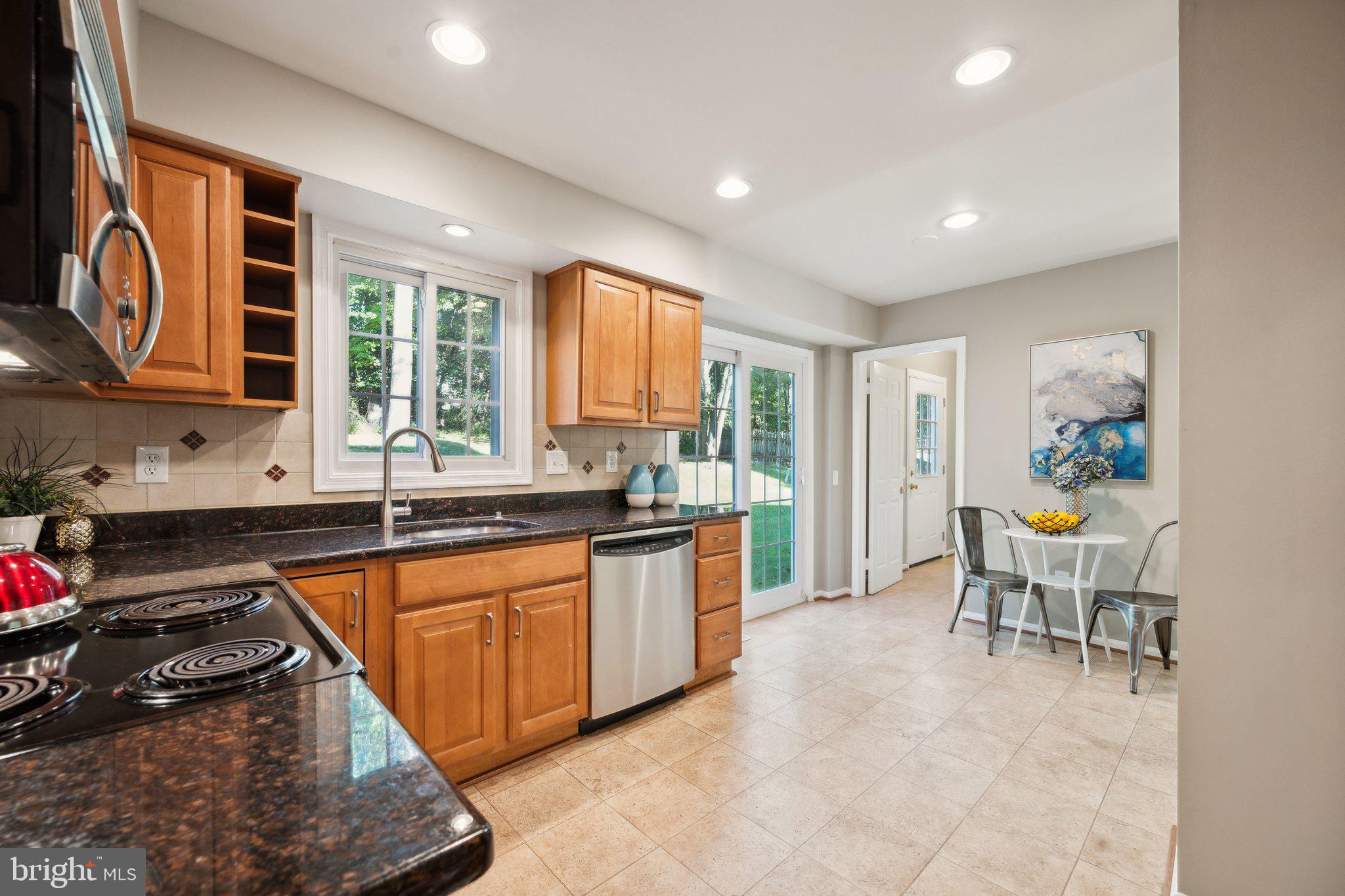 11421 Classical Lane Silver Spring, MD 20901 - Photo 10 of 35 Granite countertops
