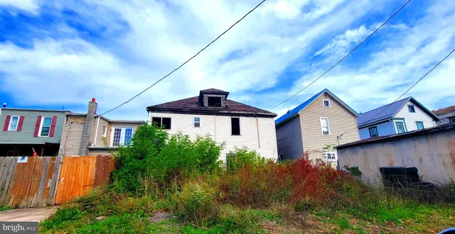 a house view with a outdoor space
