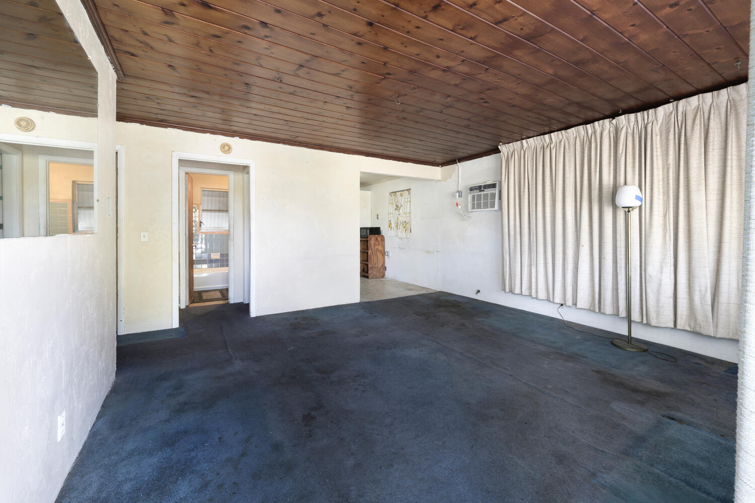 1465 West 28th Street Riviera Beach, FL 33404 - Photo 3 of 12 ENTRANCE/LIVING