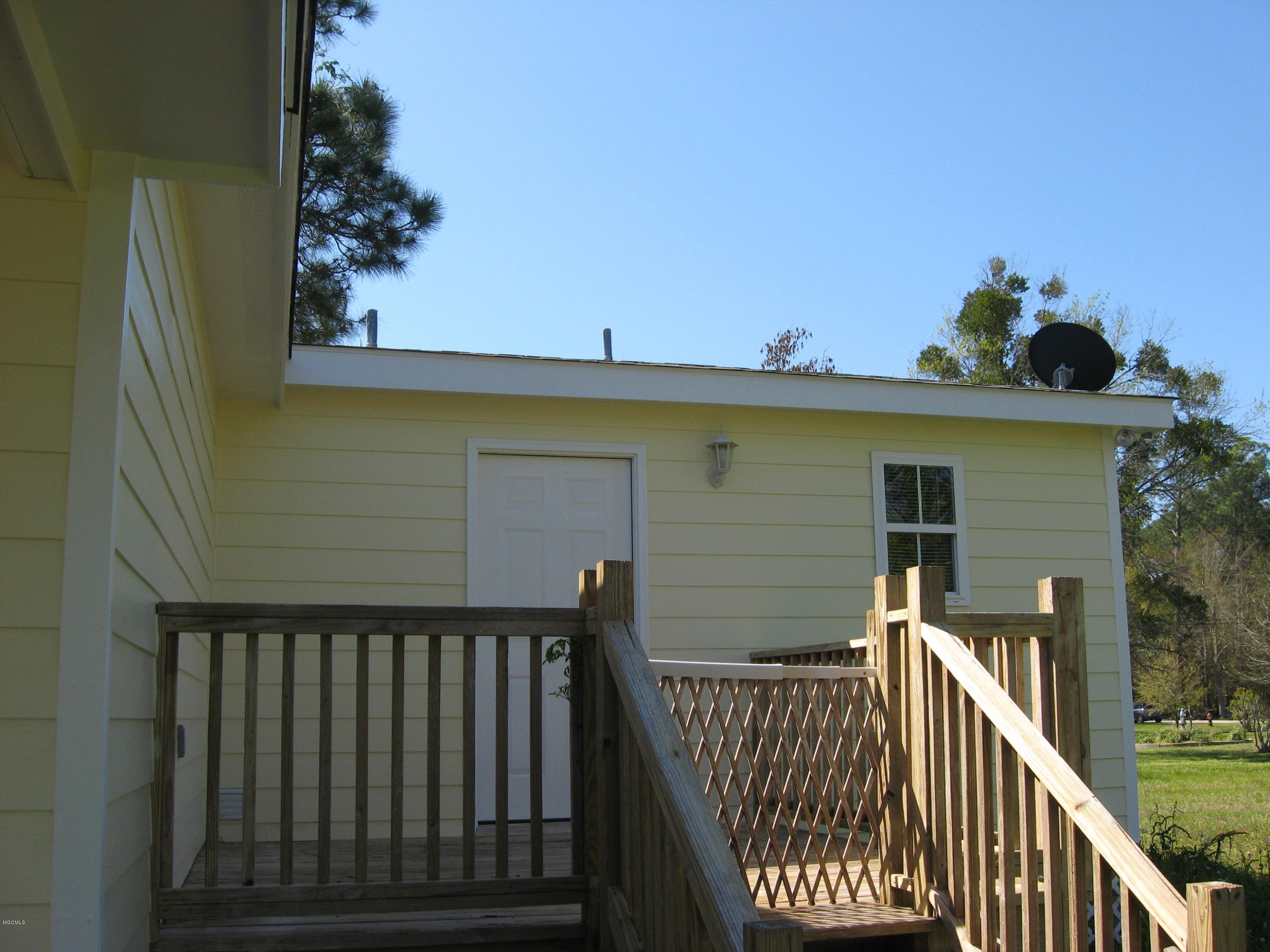 711 Blue Meadow Road Bay St. Louis, MS 39520 - Photo 3 of 10 IMG_7398