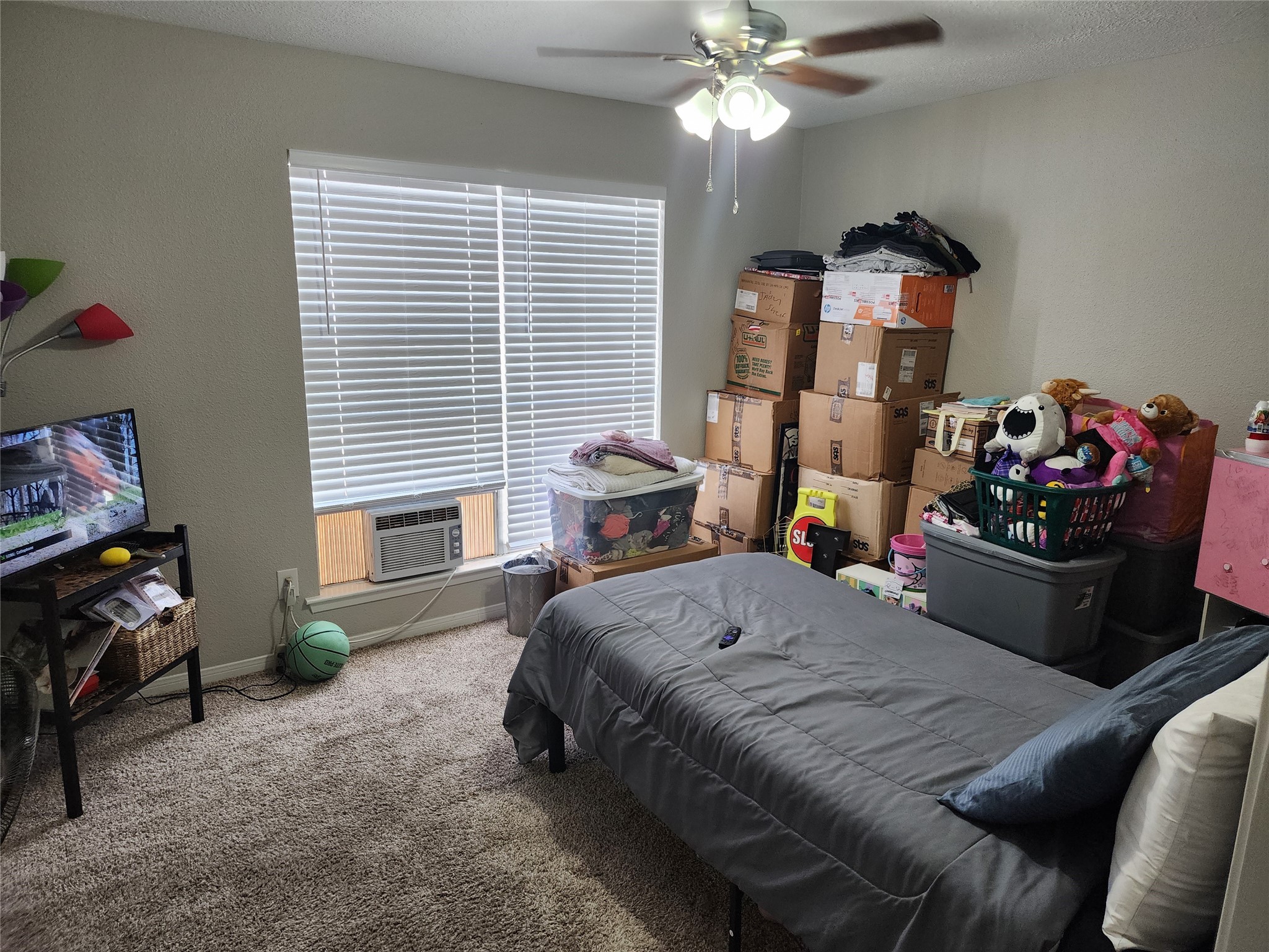 517 5th Street, Unit 4 Humble, TX 77338 - Photo 27 of 36 a bedroom with a bed and a chandelier
