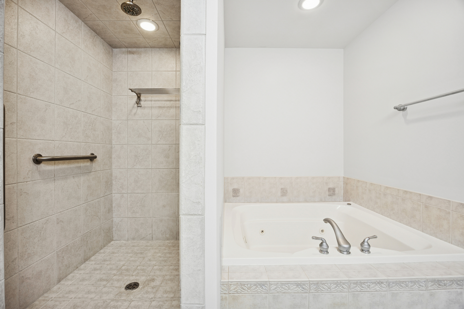13773 Steeples Road Lemont, IL 60439 - Photo 12 of 30 a bathroom with a bathtub and shower