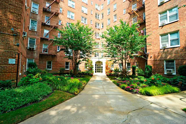 $325,000 | 7281 113th Street, Unit 5F | Forest Hills