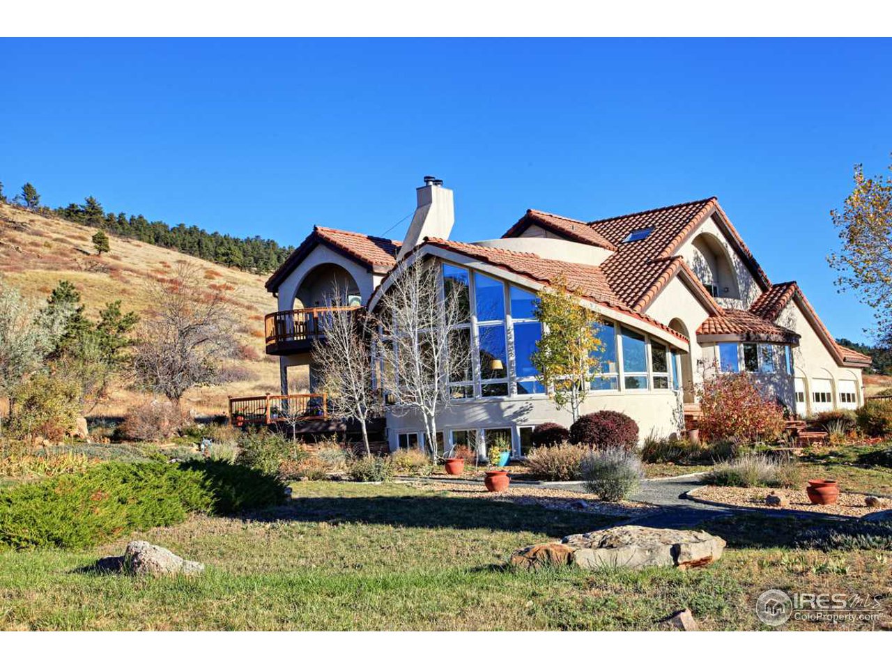 3061 Foothills Ranch Drive Boulder, CO 80302 - Photo 2 of 19 a front view of a house with a garden and plants