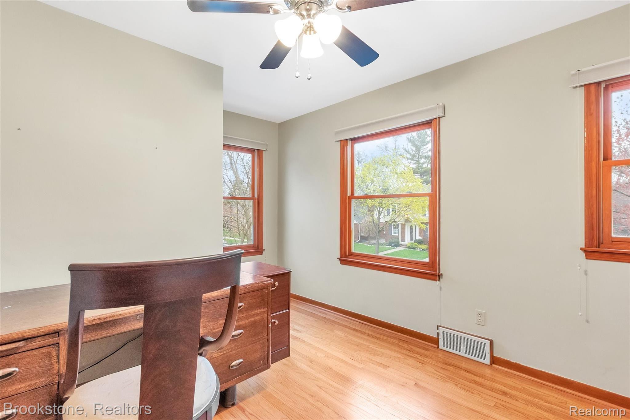 102 Maplefield Road Pleasant Ridge, MI 48069 - Photo 20 of 41 Bedroom 2