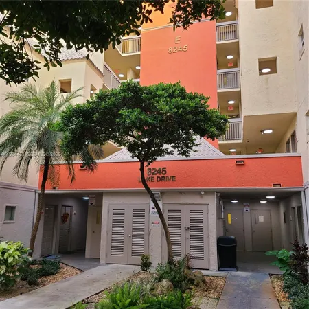 $1,900 | 8245 Lake Drive, Unit 406, Doral, FL 33166