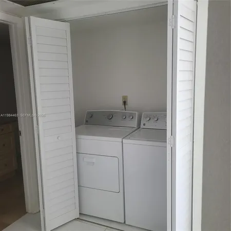 $1,900 | 8245 Lake Drive, Unit 406, Doral, FL 33166