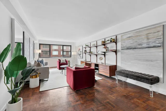 $1,195,000 | 305 East 72nd Street, Unit 15B | Lenox Hill