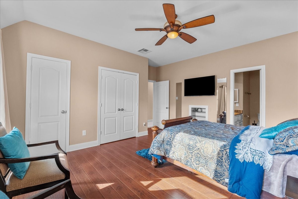 1358 Porta Rosa Lane League City, TX 77573 - Photo 32 of 48 Bedroom 4 with a private en-suite bath