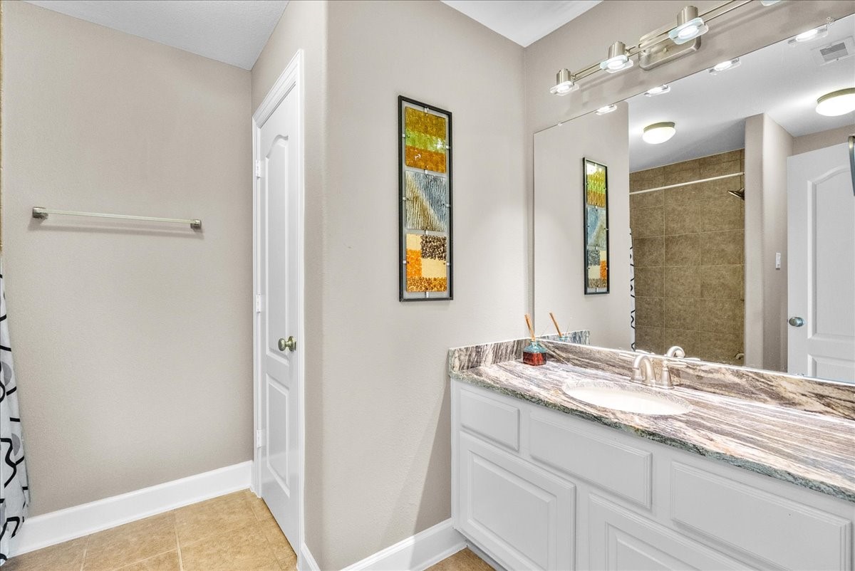 1358 Porta Rosa Lane League City, TX 77573 - Photo 33 of 48 Full bath to bedroom 4