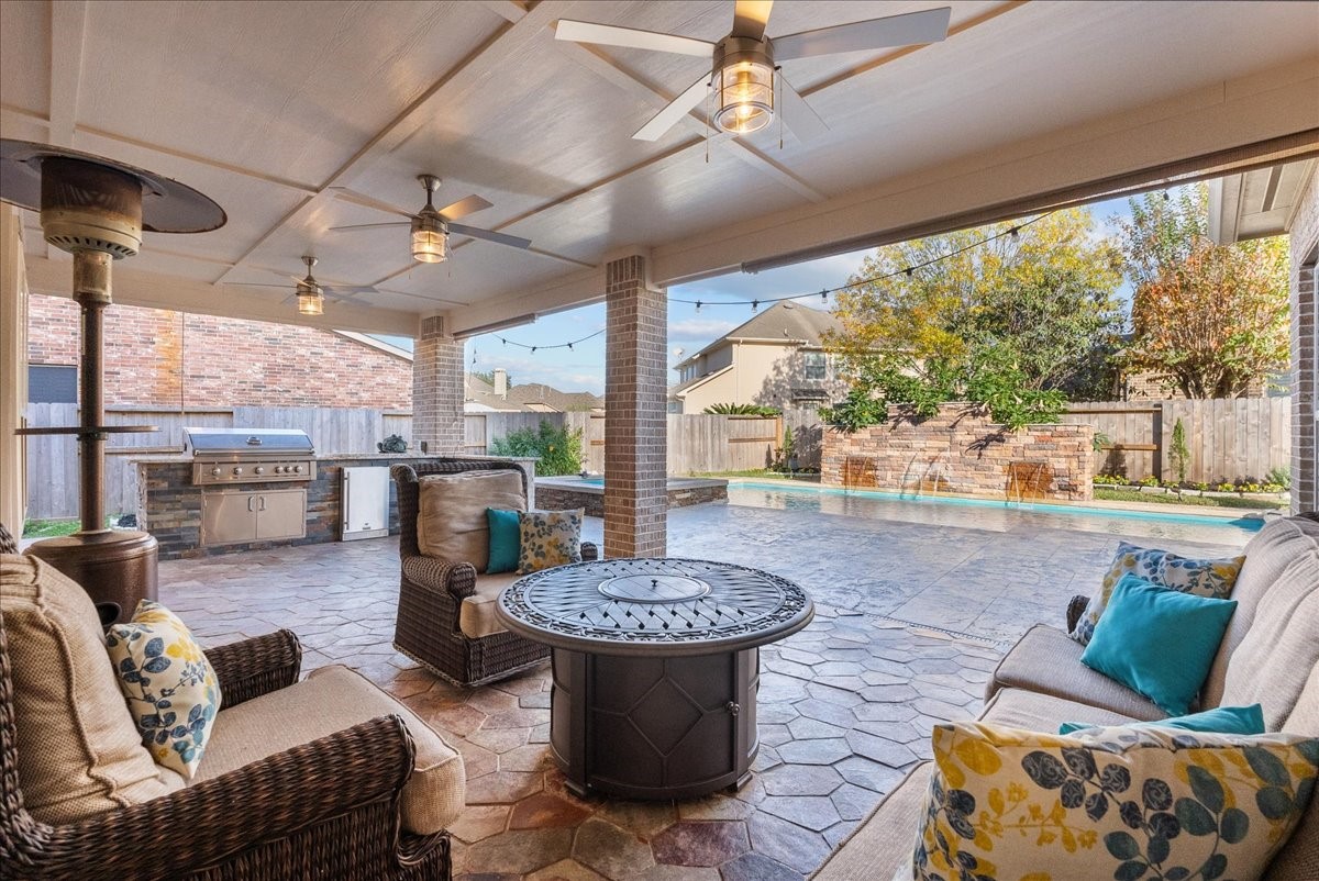 1358 Porta Rosa Lane League City, TX 77573 - Photo 36 of 48 Covered patio and outdoor kitchen
