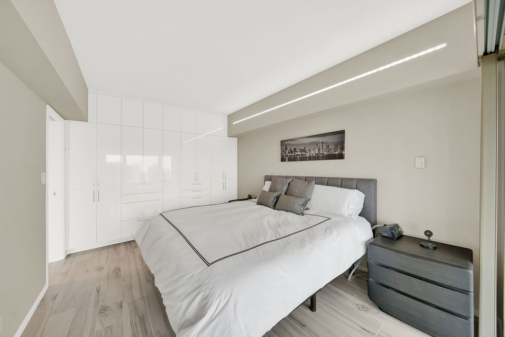 175 East Delaware Place, Unit 6018 Chicago, IL 60611 - Photo 11 of 38