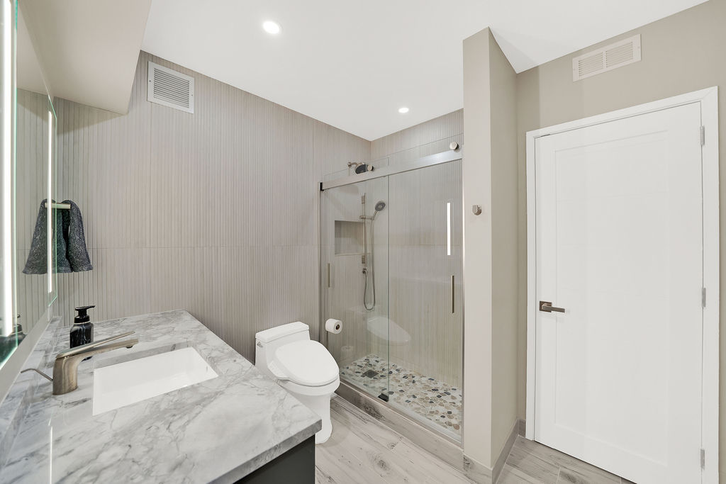 175 East Delaware Place, Unit 6018 Chicago, IL 60611 - Photo 13 of 38