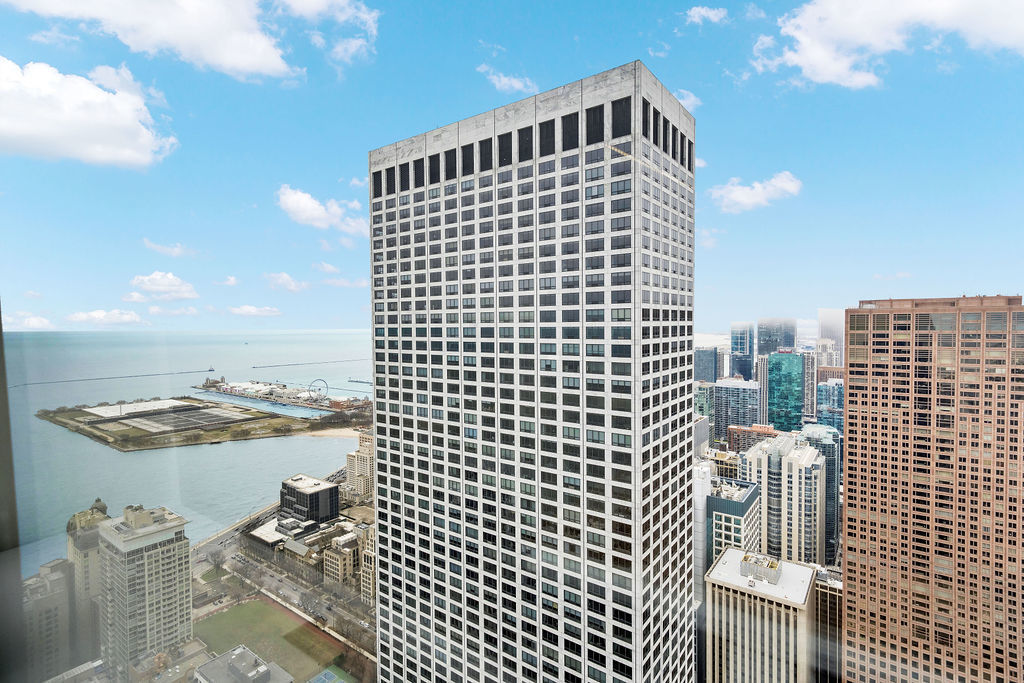 175 East Delaware Place, Unit 6018 Chicago, IL 60611 - Photo 18 of 38