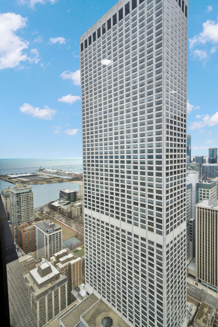 175 East Delaware Place, Unit 6018 Chicago, IL 60611 - Photo 27 of 38