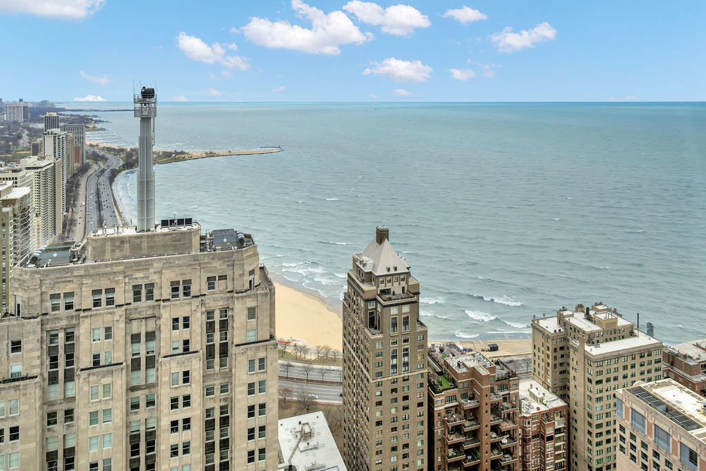 175 East Delaware Place, Unit 6018 Chicago, IL 60611 - Photo 29 of 38
